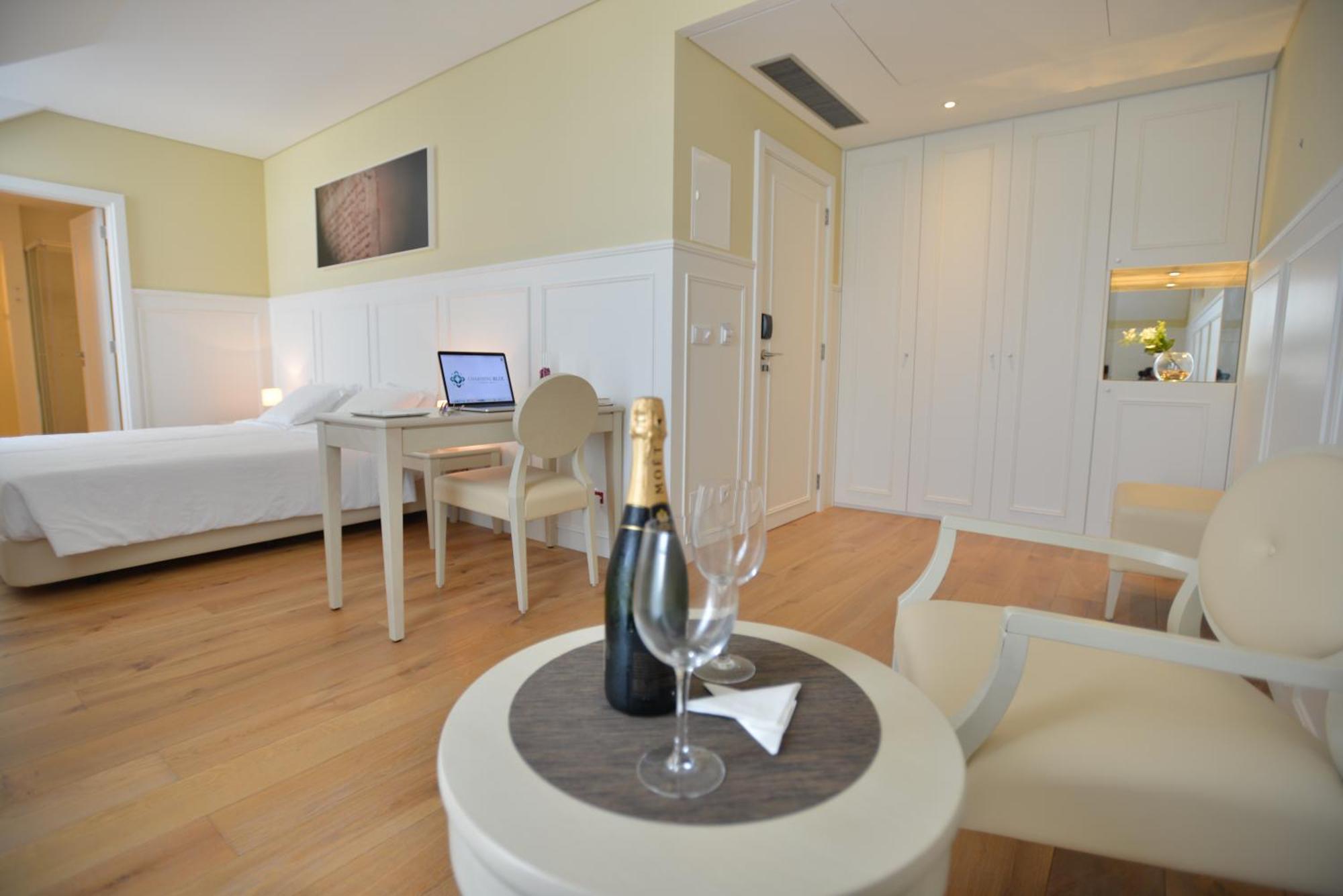Charming Blue Hotel Vila do Porto Room photo